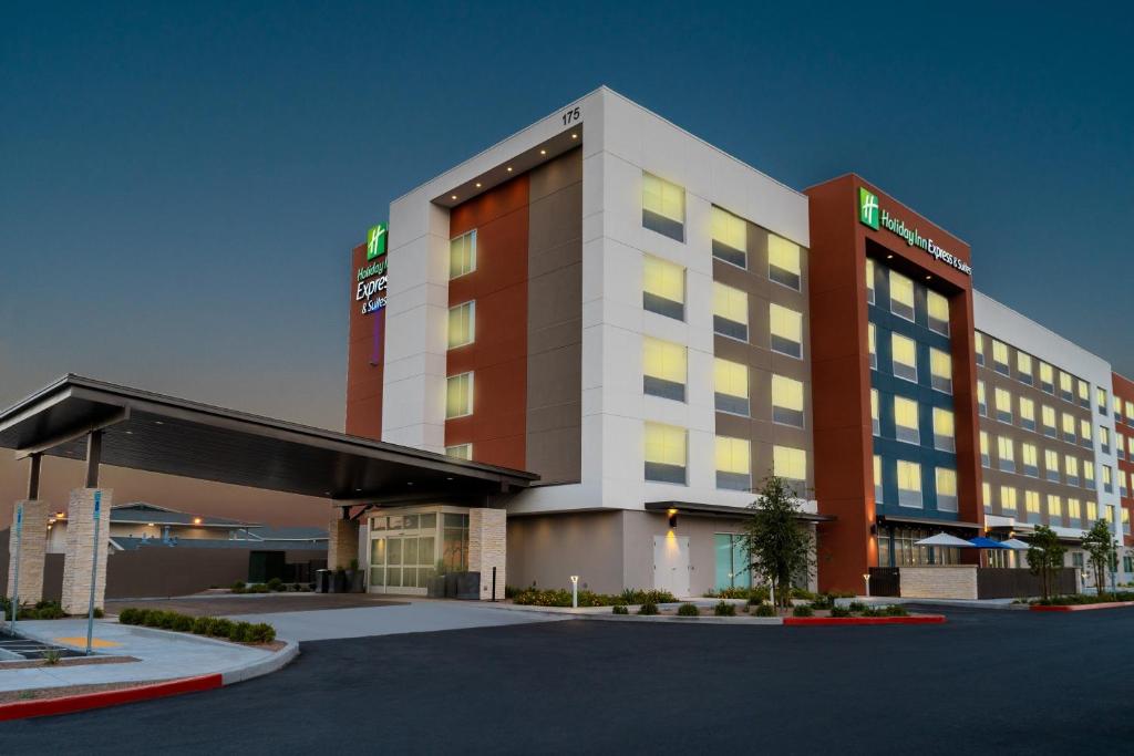Holiday Inn Express & Suites – Las Vegas – E Tropicana, an IHG Hotel
